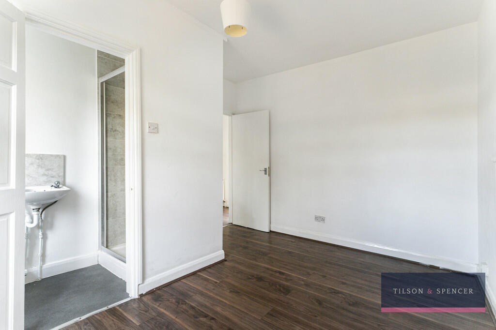 En-suite shower r...