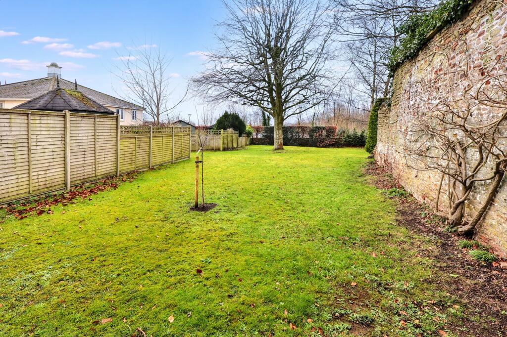Communal garden to the rear