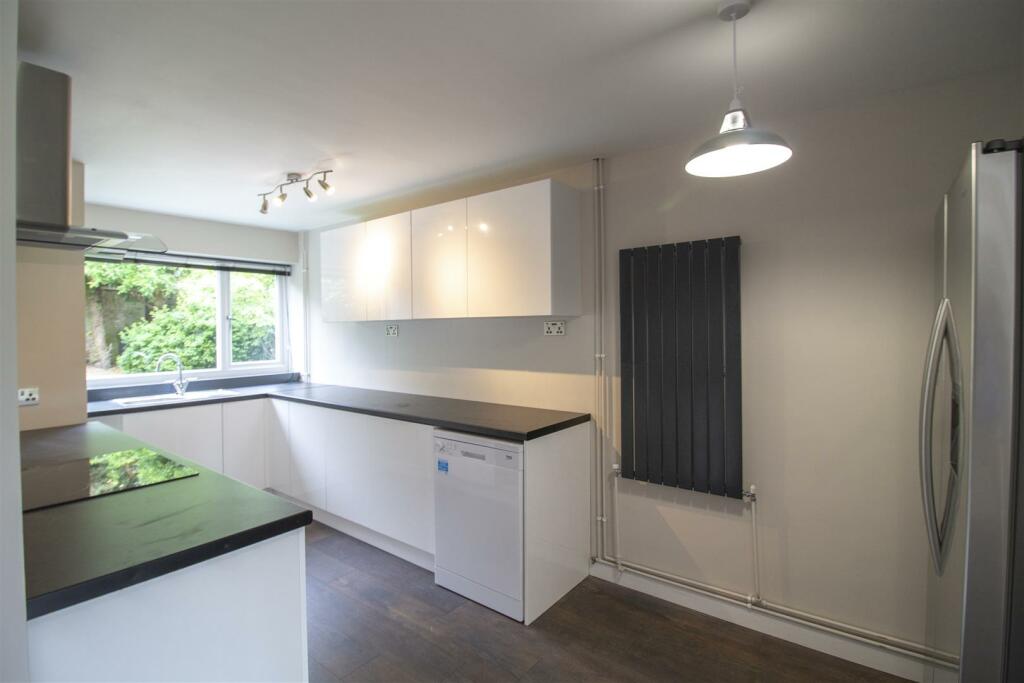 Kitchen/Dining Area
