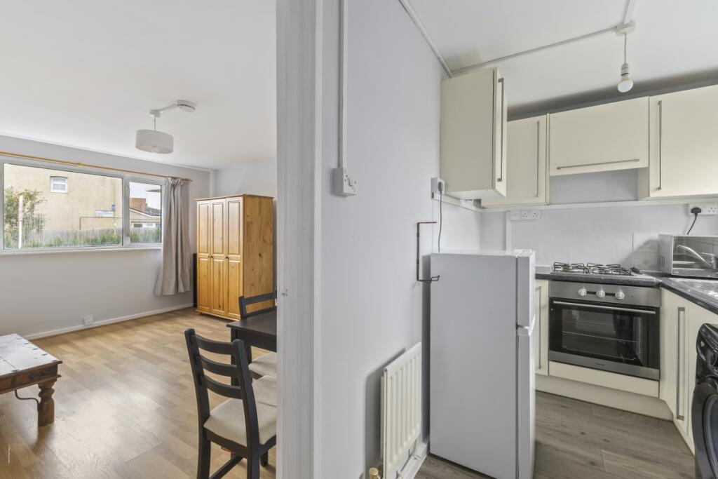 98096_Flat 6 Ches...