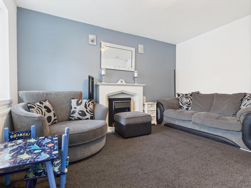 CAM03729G0-PR0116-STILL014