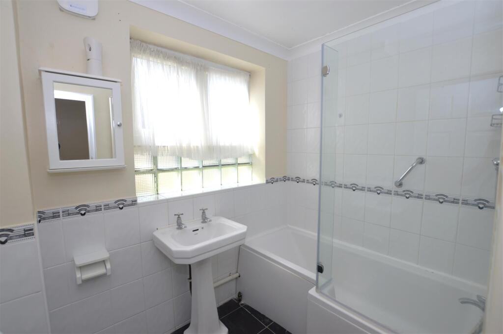 19 Oaklands bath.JPG