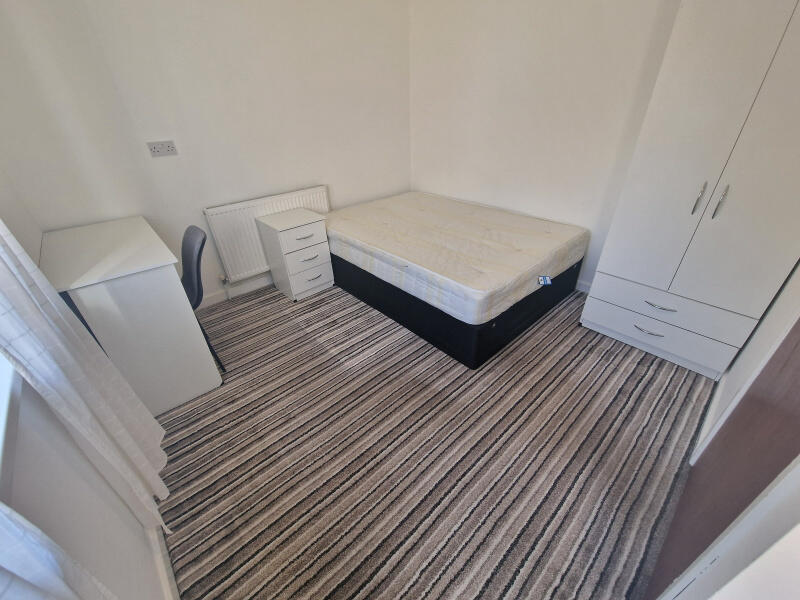 492_8 Room 2.jpg