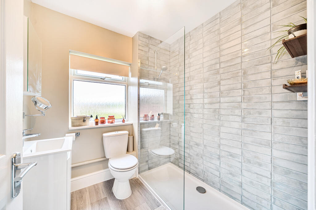 130206257683f34a1c98acarw27