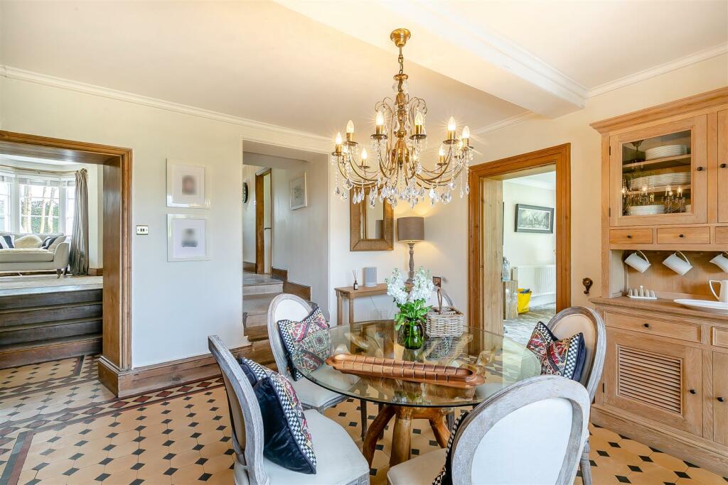 8599223-interior22.jpg