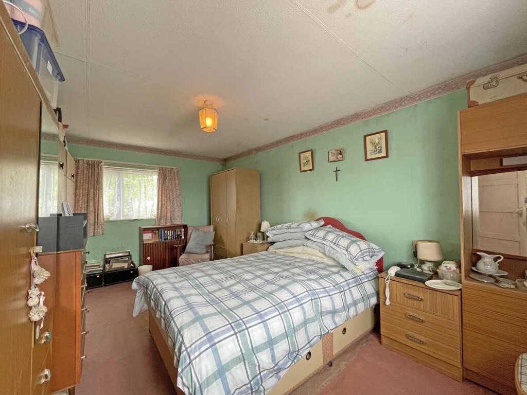 Elgin Crescent 115 - Bed 1.jpg