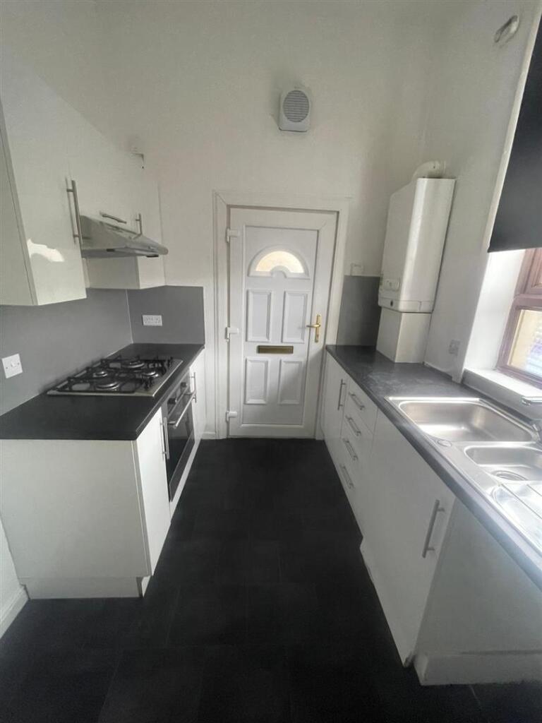 4a MoorparkRoad Kitchen2.jpg