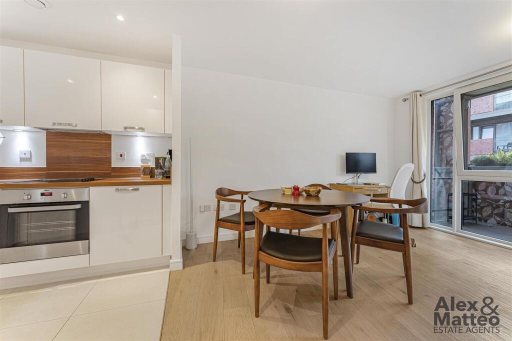 Robinia House