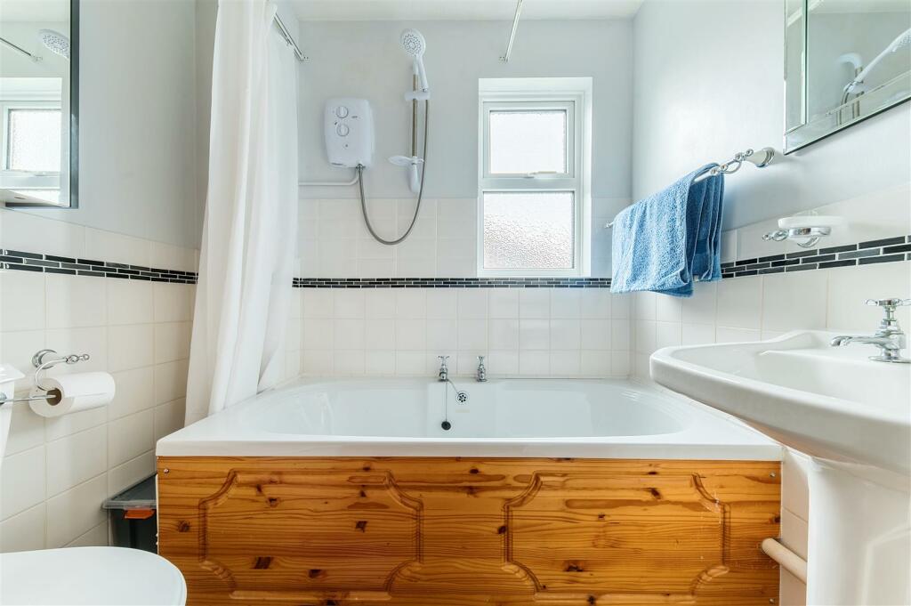 Sidehill Drive BN41 (9).jpg