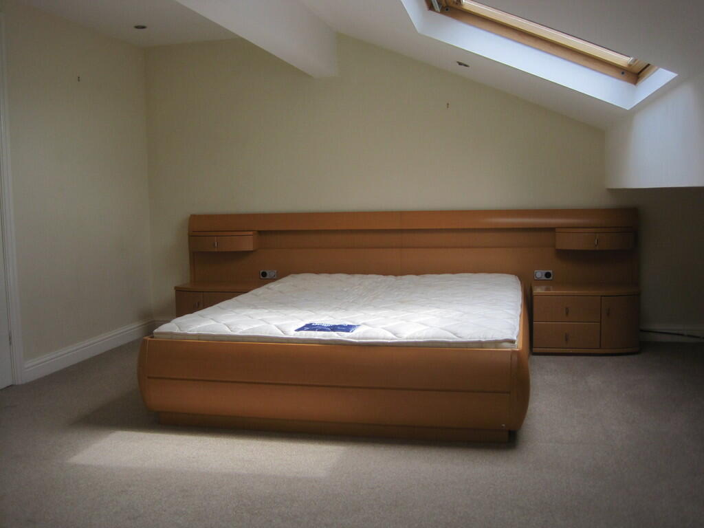 Upper Bedroom 1- ...