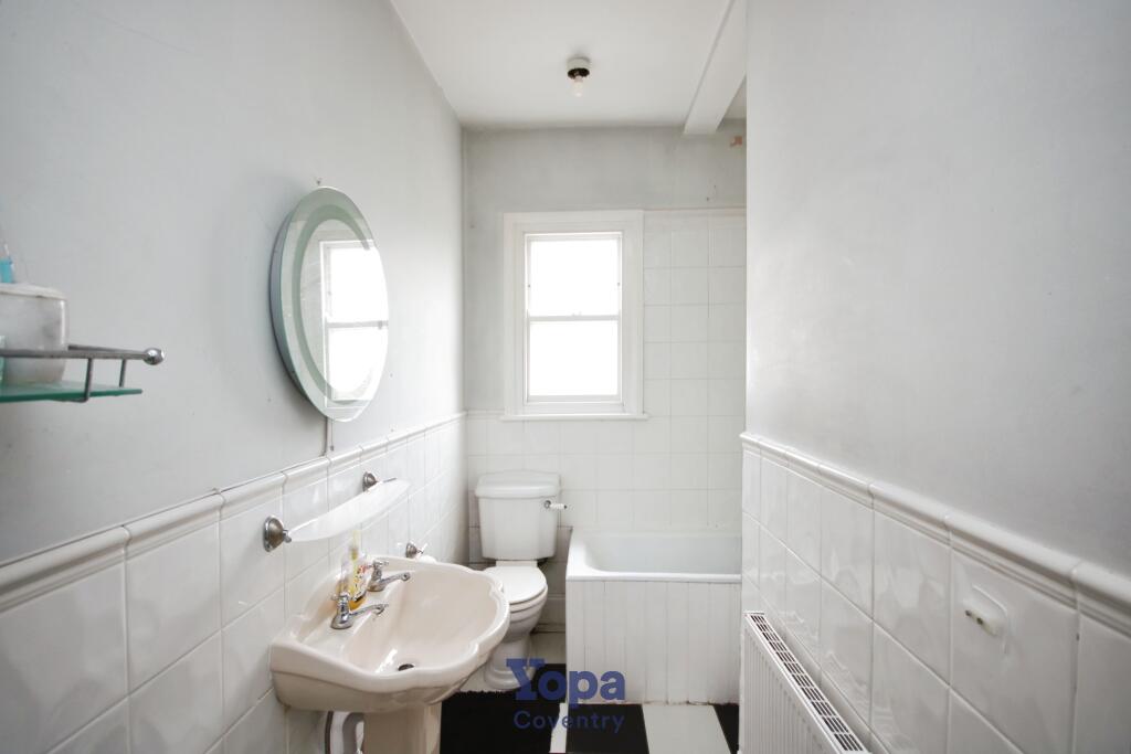 0477cade-Family 20Bathroom.JPG