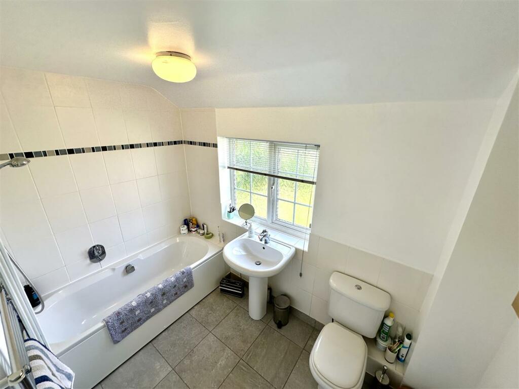 FAMILY BATHROOM