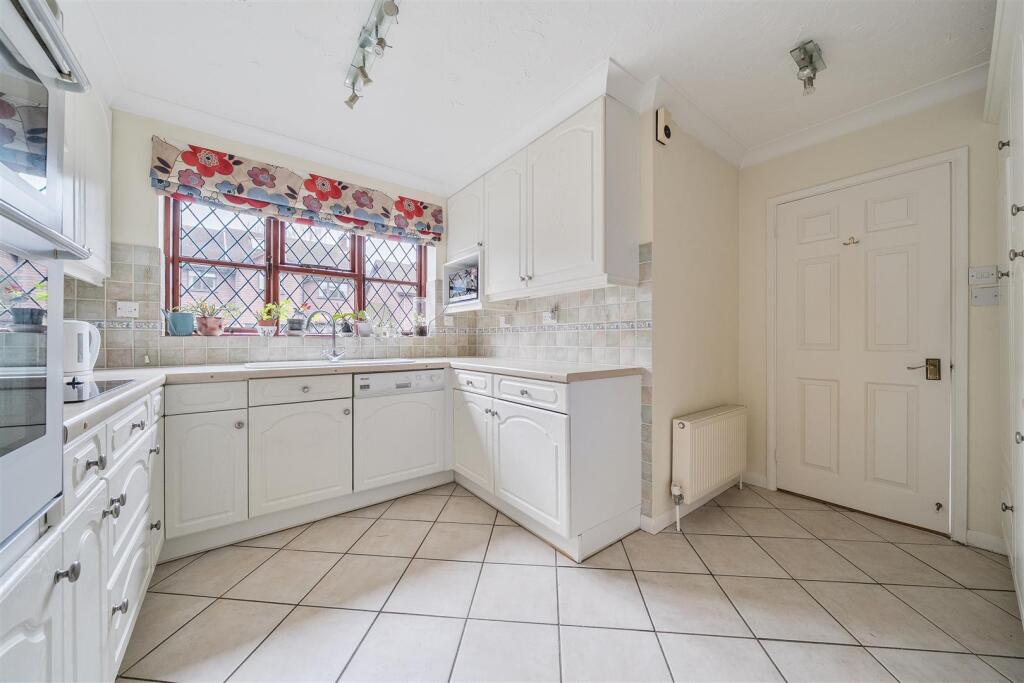 Kitchen 1.jpg