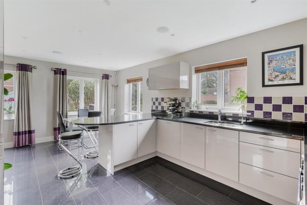 MULBERYY CLOSE (33).jpg