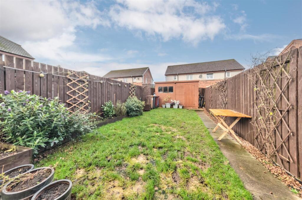 25 Gullane Place Dundee-13.JPG