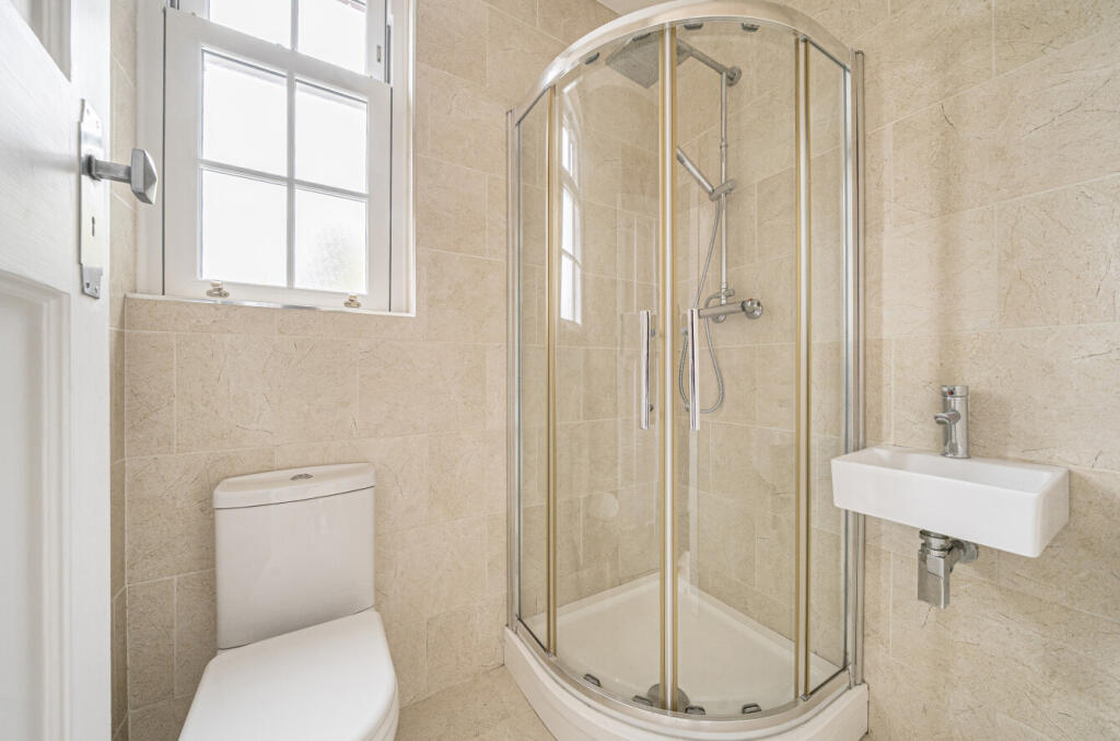 1360964-6-68de934...