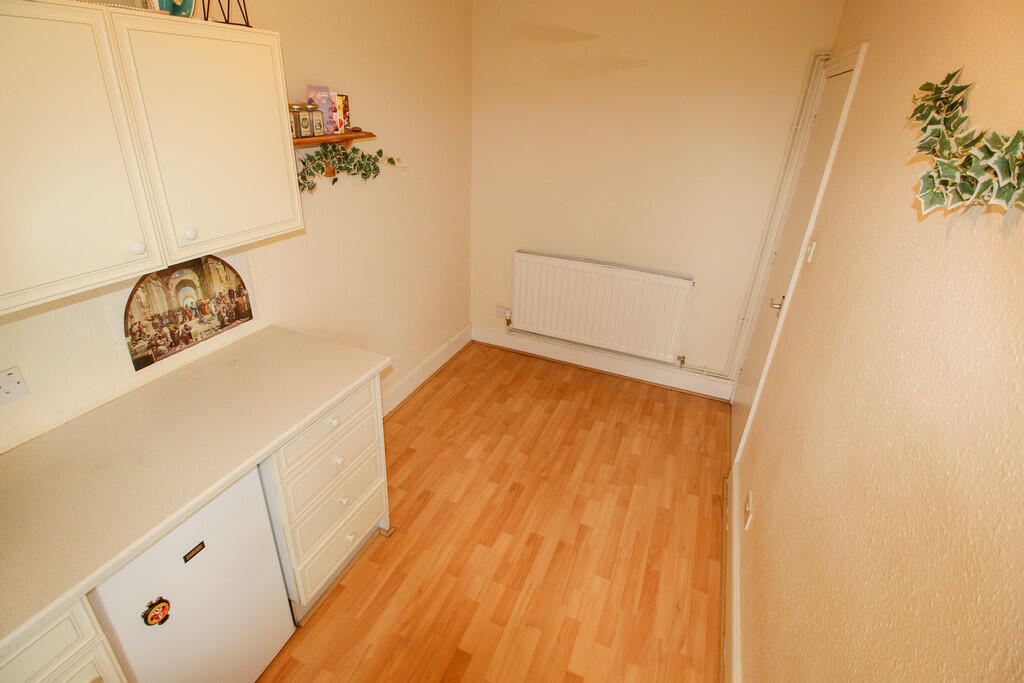 6. Dining Area/ K...