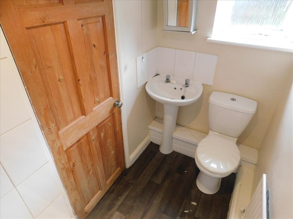 GROUND FLOOR SHOWER ROOM