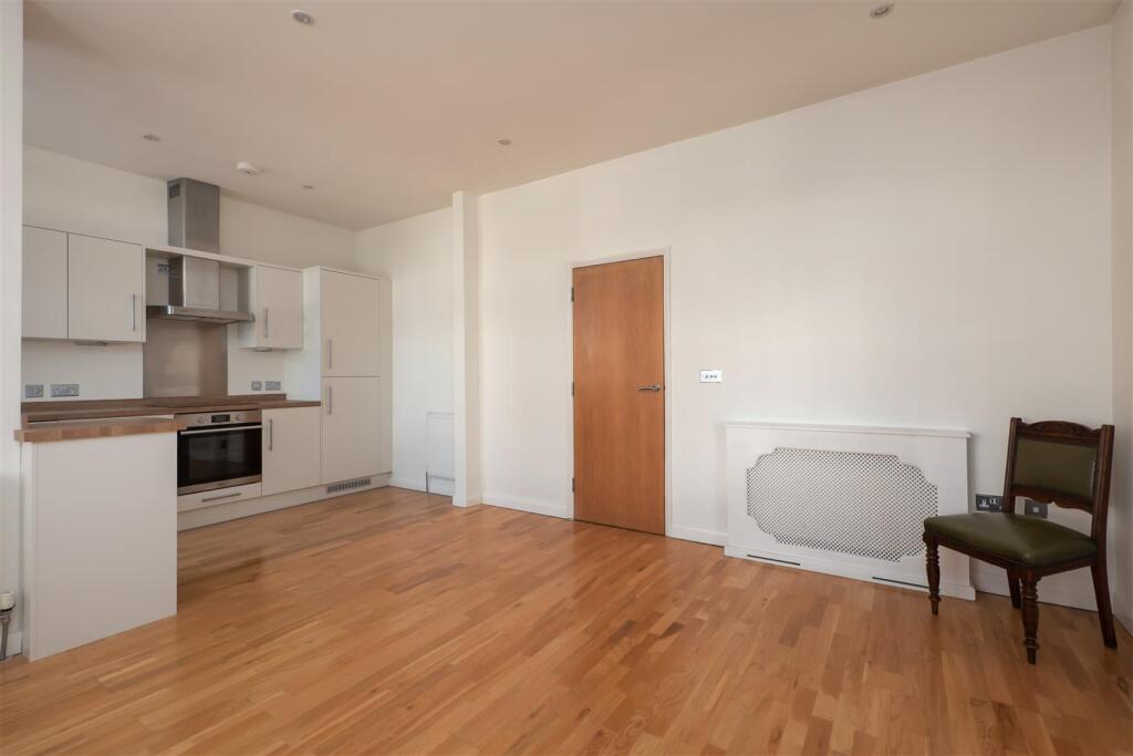 Leander Court, Graystone Road