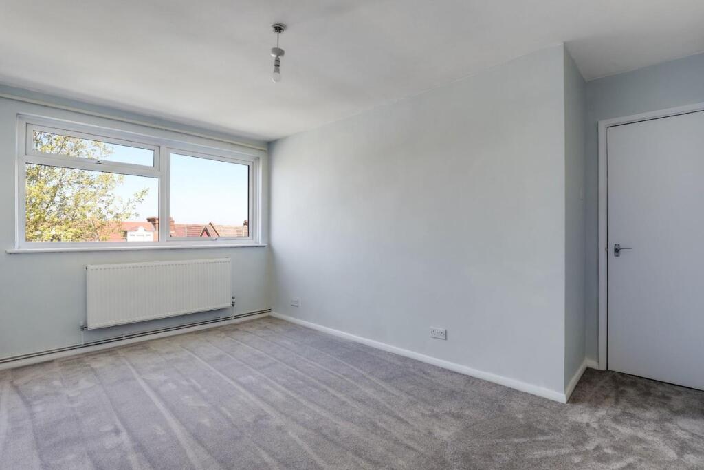 02-3f84JHPropWpen - 8 Benwick Court -4-medium.JPG