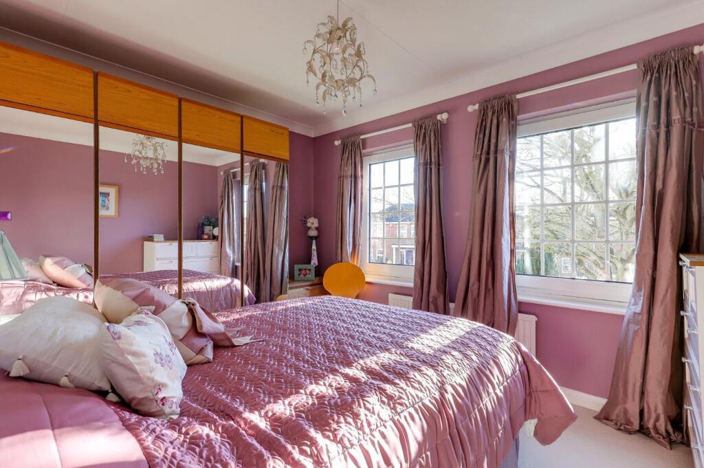 Large front bedroom.JPG