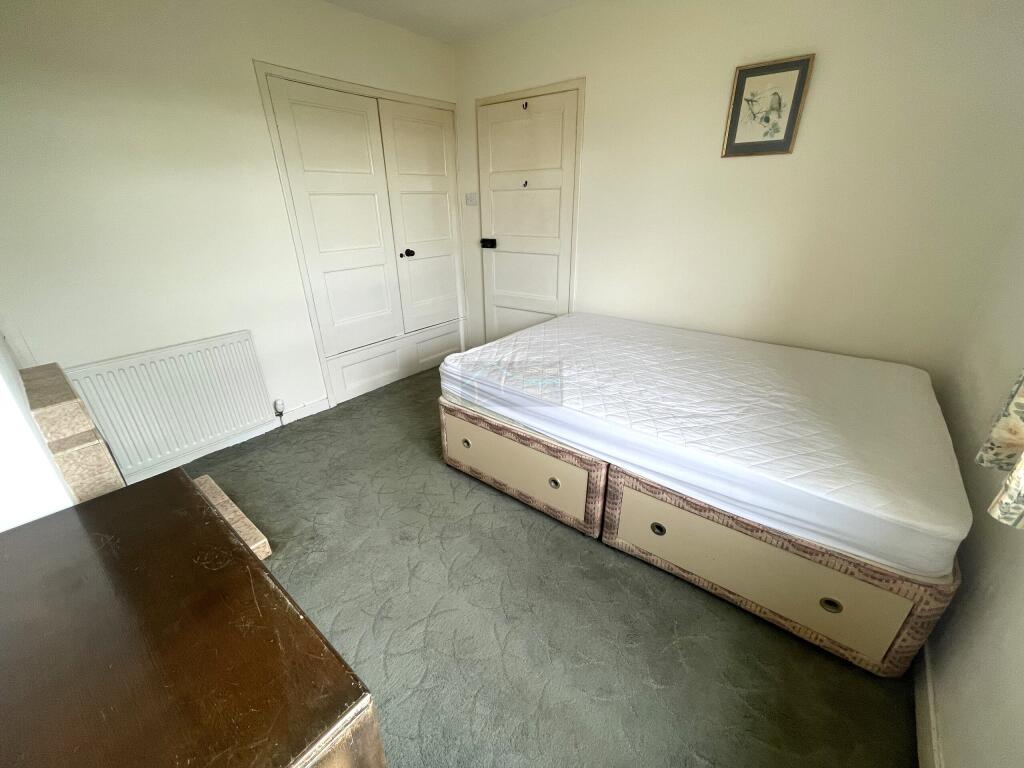 Bedroom 2b.JPG
