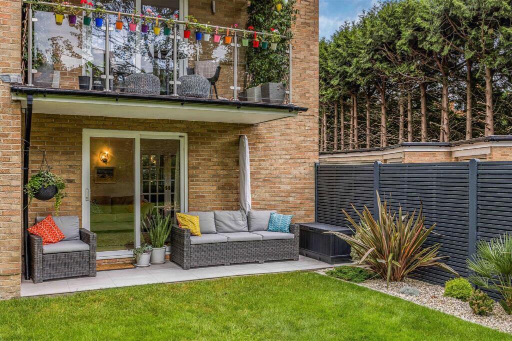 Flat 2, Centenary Court, 19 Burton Road, Poole-Sma