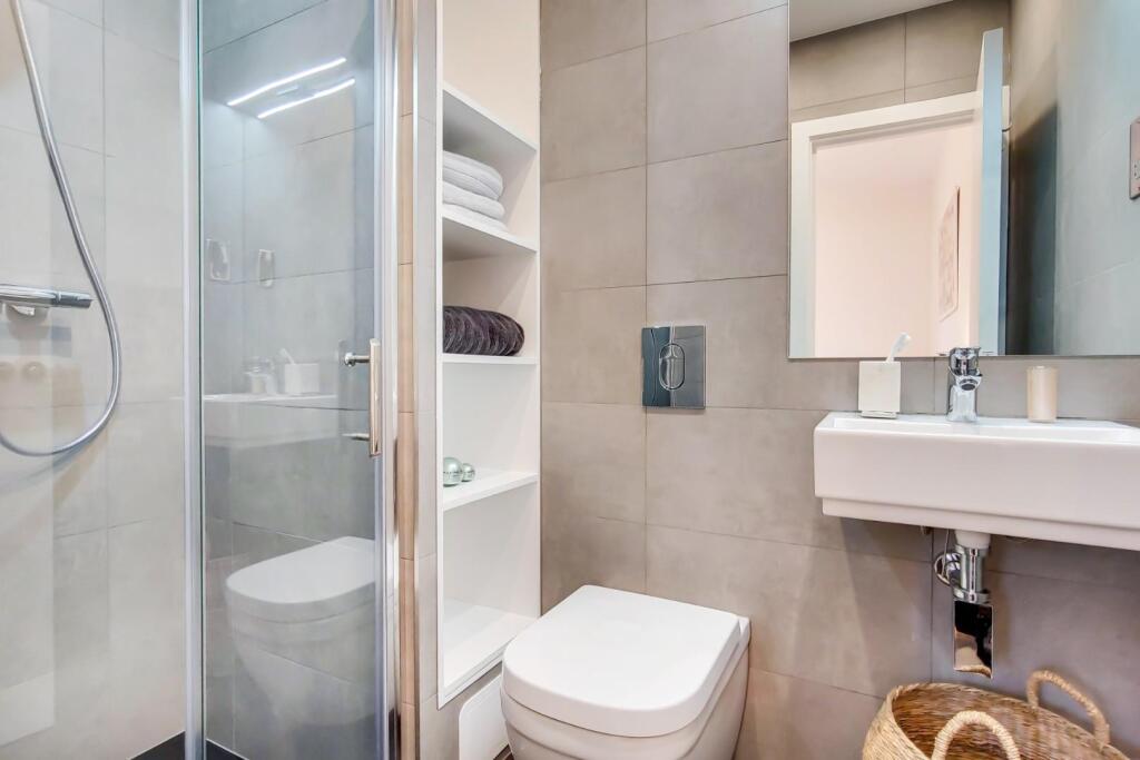 5_Main Ensuite-0.jpg