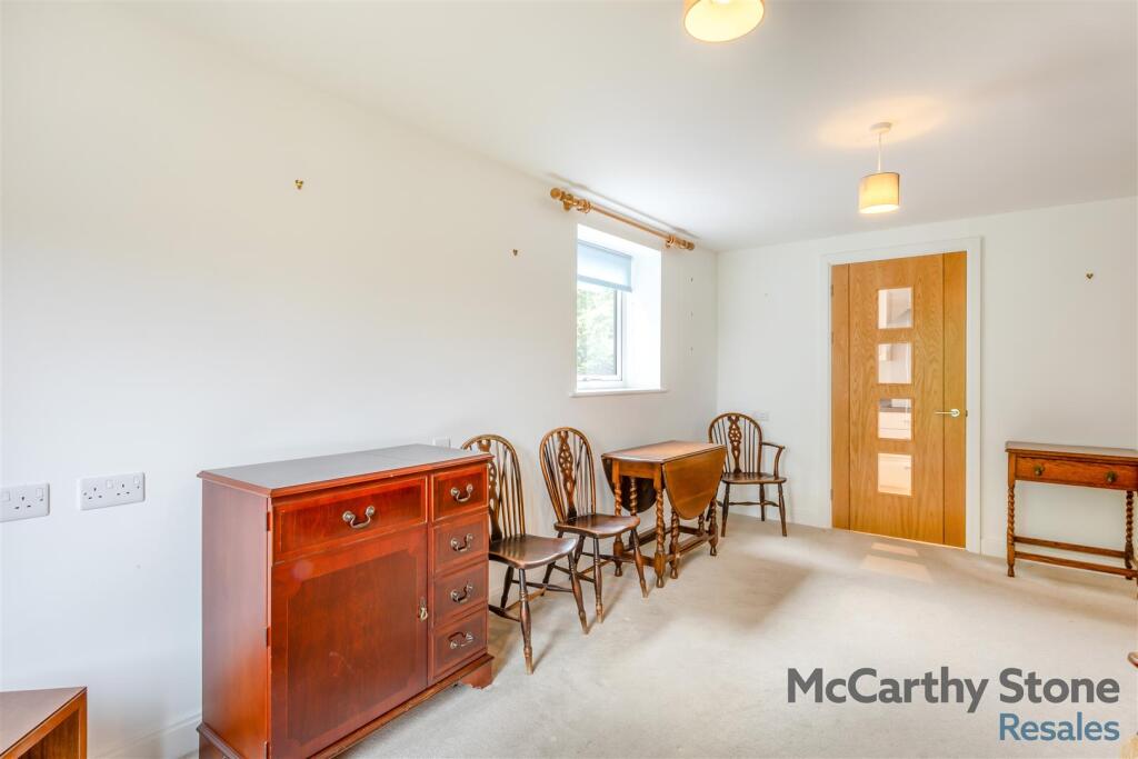8657850-interior12.jpg