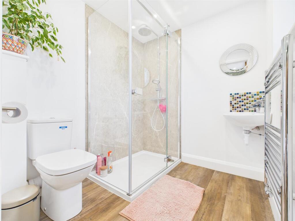 GROUND FLOOR SHOWER ROOM