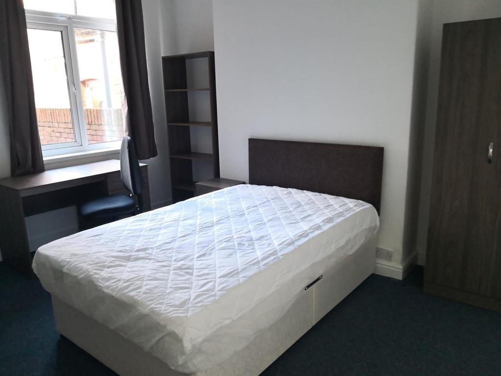 11) 2 Heathcote Street Bedroom.jpg
