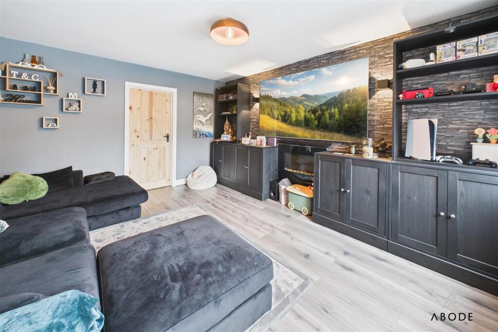 CAM04913G0-PR0136-STILL020.jpg