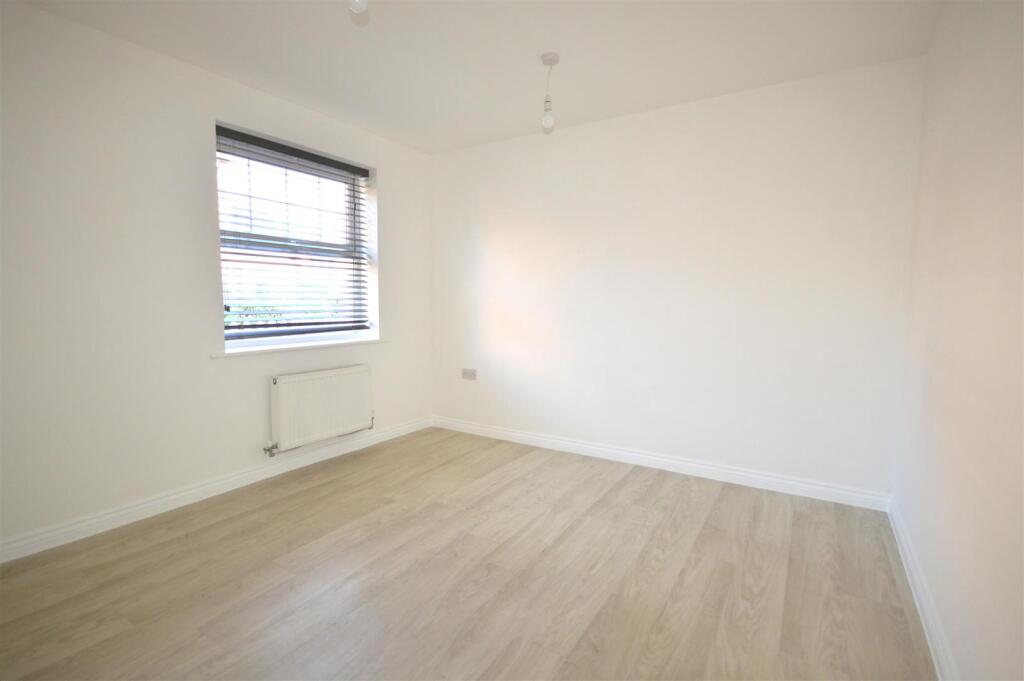 dining room/bed 5
