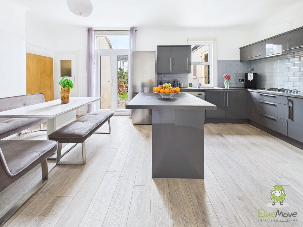 CAM01543G0-PR0161-STILL016