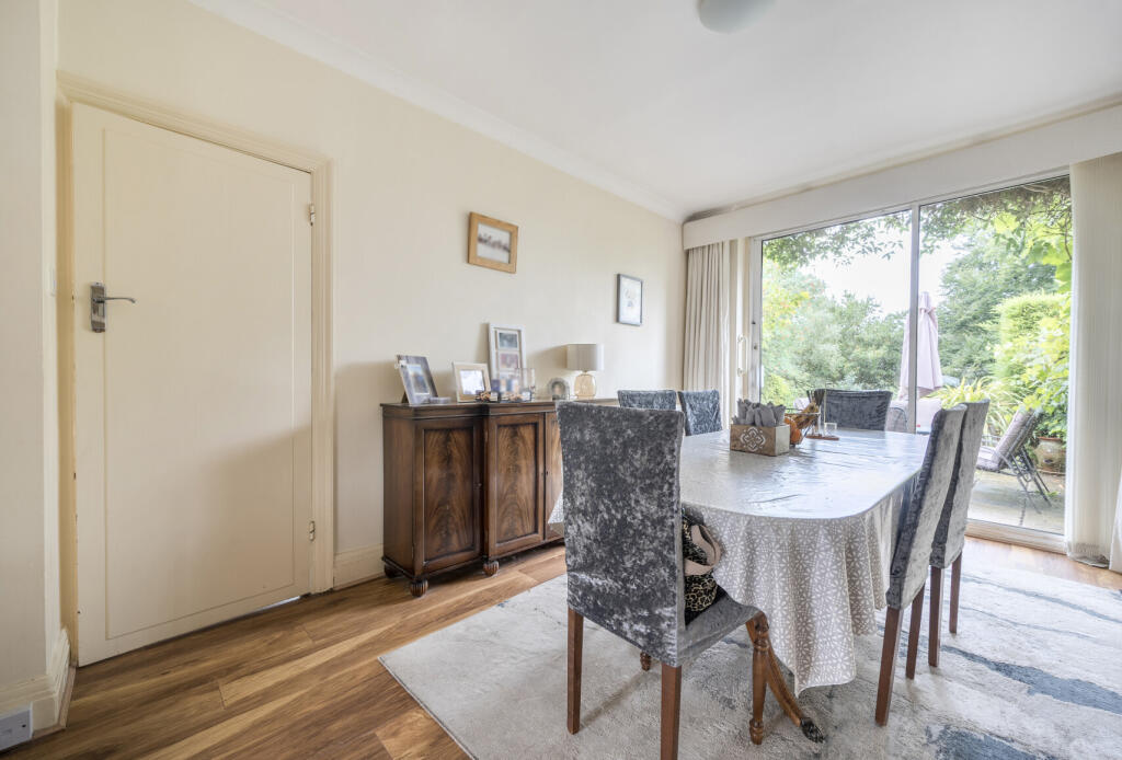 1346590-4-68b811a...