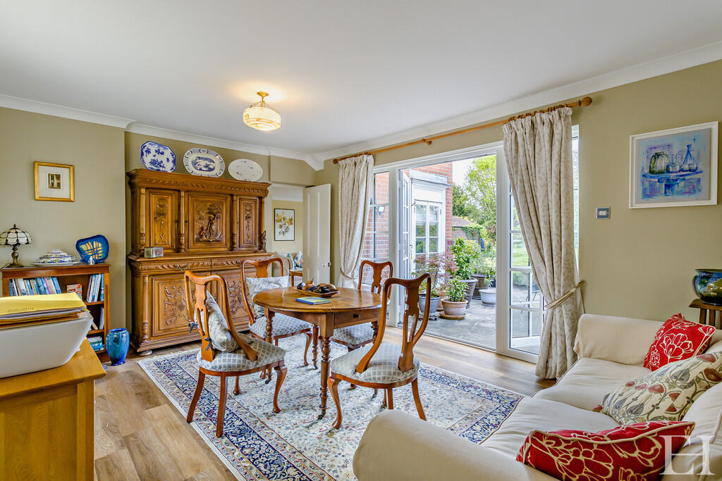 8646670-interiorW...