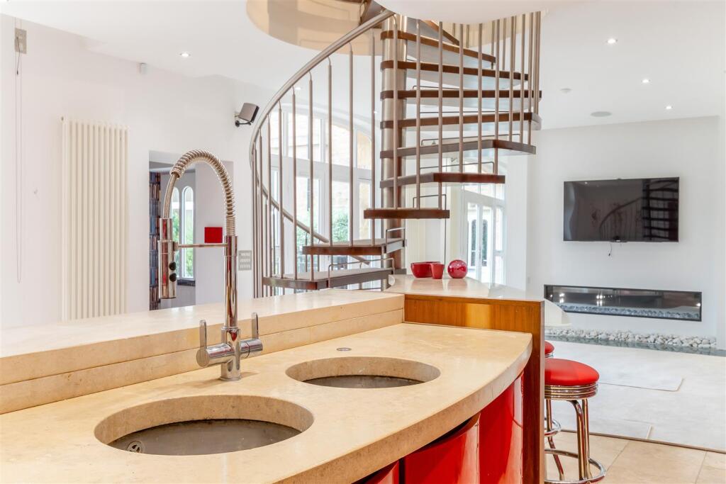 8654181-interior18.jpg