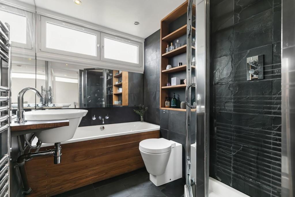 Bathroom (3).jpg