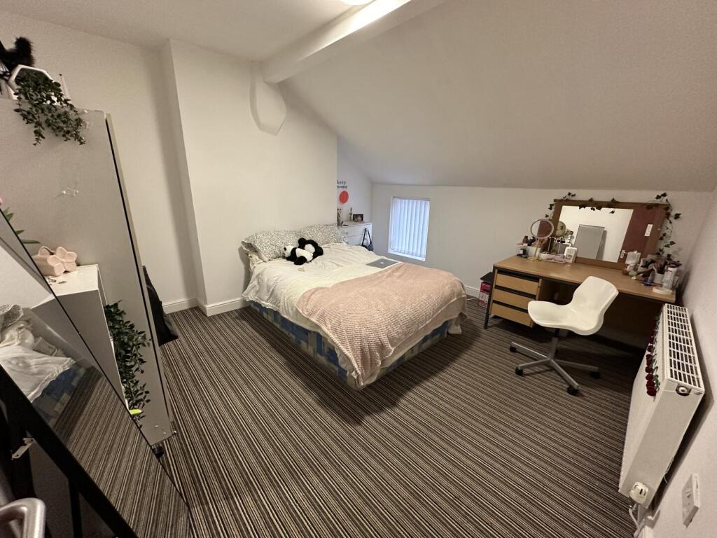 90cr.room5.JPG