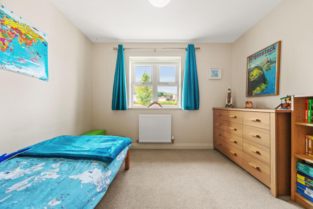 2nd double bedroom (2nd floor)