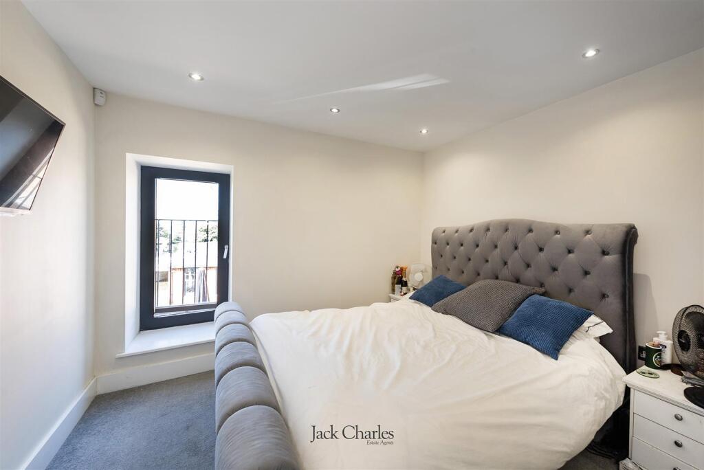 5 Ronnies Wharf, TN9 1EX 014.jpg