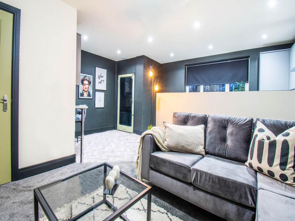 2 Woodville Mount LR