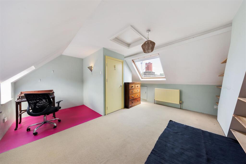 Pretoria Avenue, E17