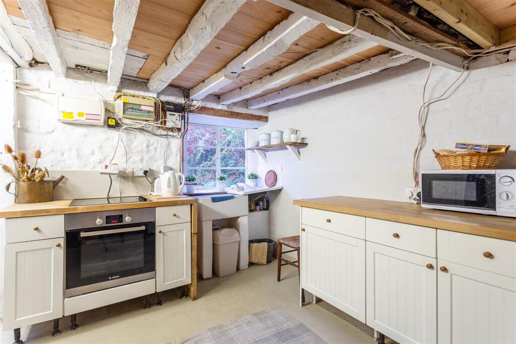 Kitchen1.jpg