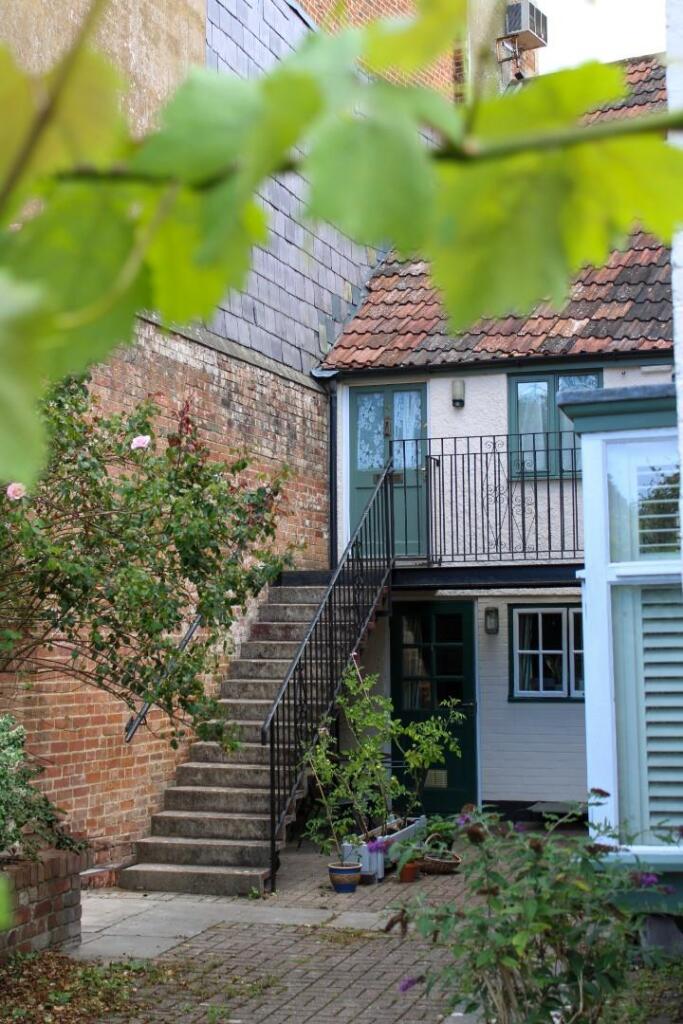 Mums flat pic - rear.jpg