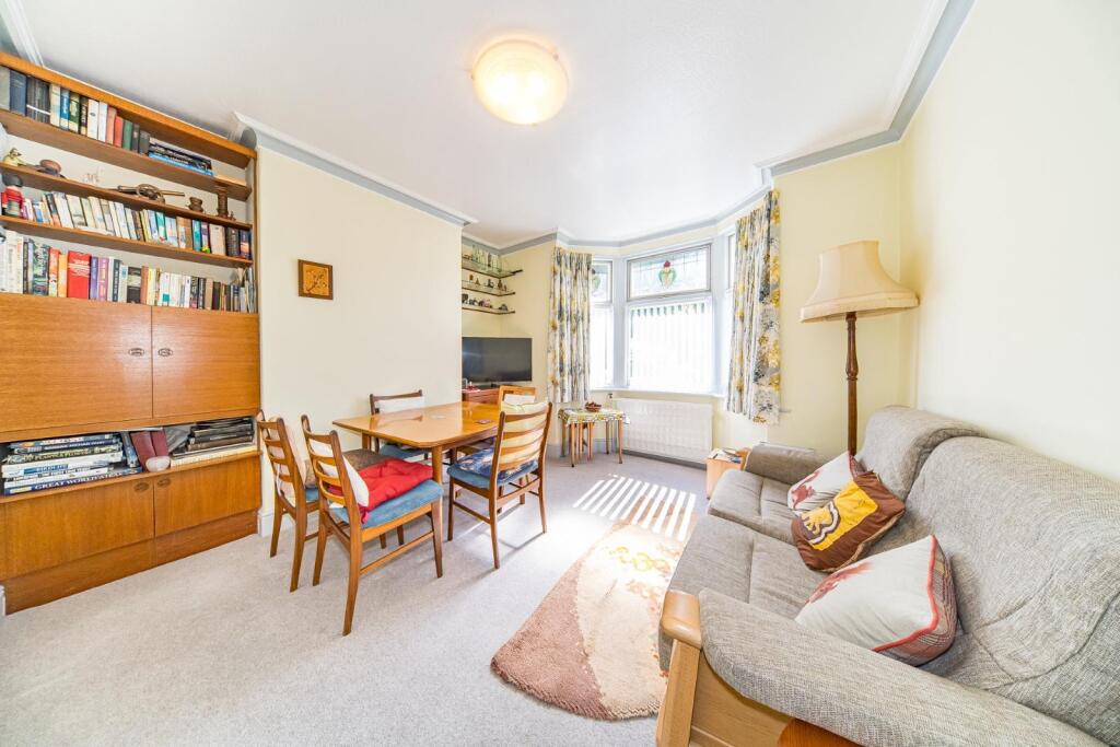 37 Stanley Road lounge 2.jpg