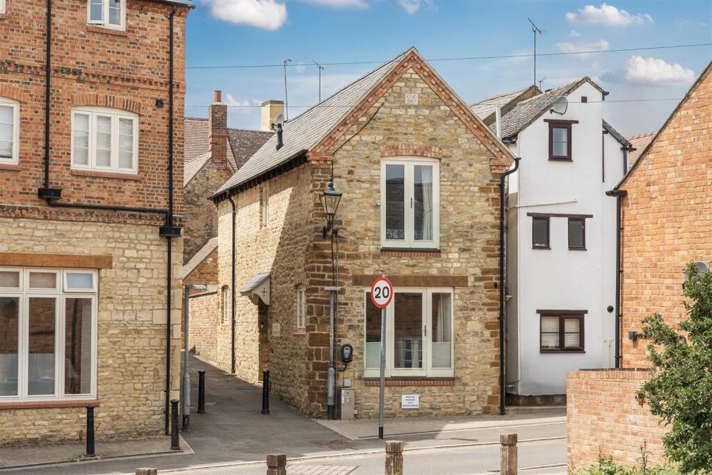 The Old School House, 1 Castle Lane, Towcester (2)