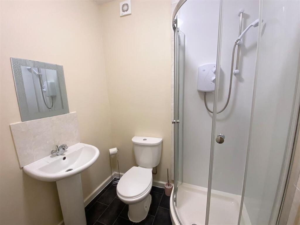 Shower Room.jpg