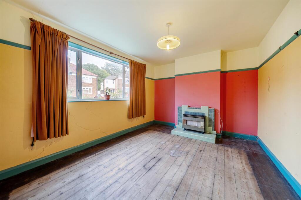 12 Glebe Crescent, Rugby (5).jpg