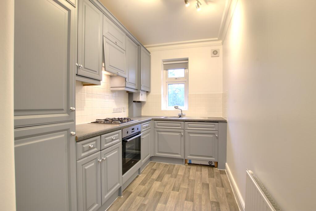 3 kitchen.jpg